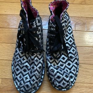 Toms Booties Black and Silver